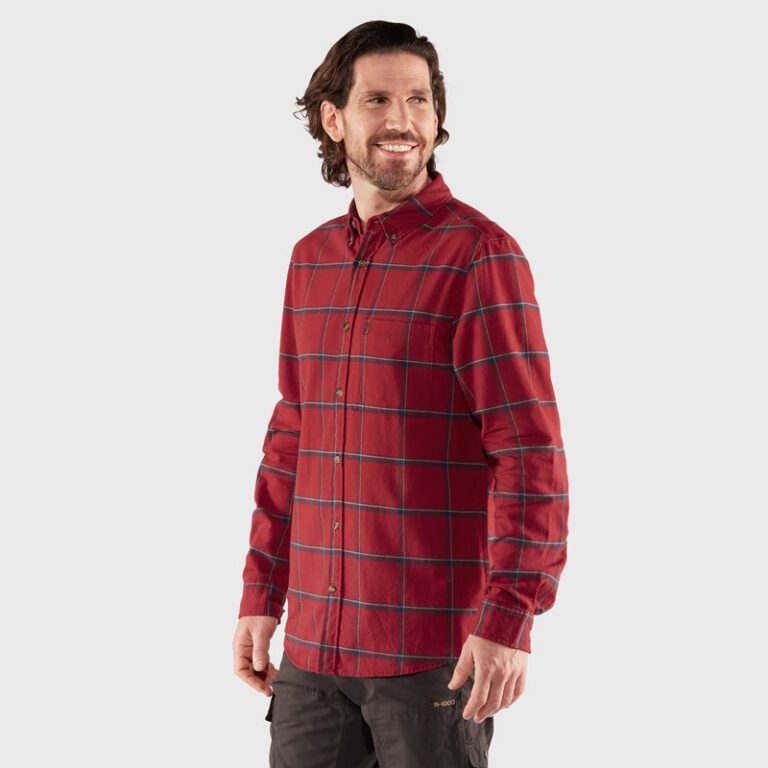 fjallraven-ovik-comfort-flannel-shirt-red-model-front