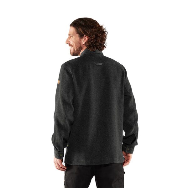 fjallraven-canada-shirt-dark-grey-model-rear